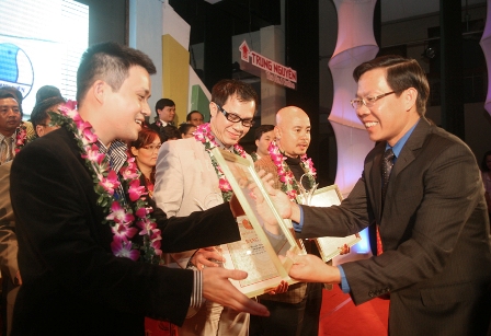 Honran a profesores- hombres de negocio destacados en 2012